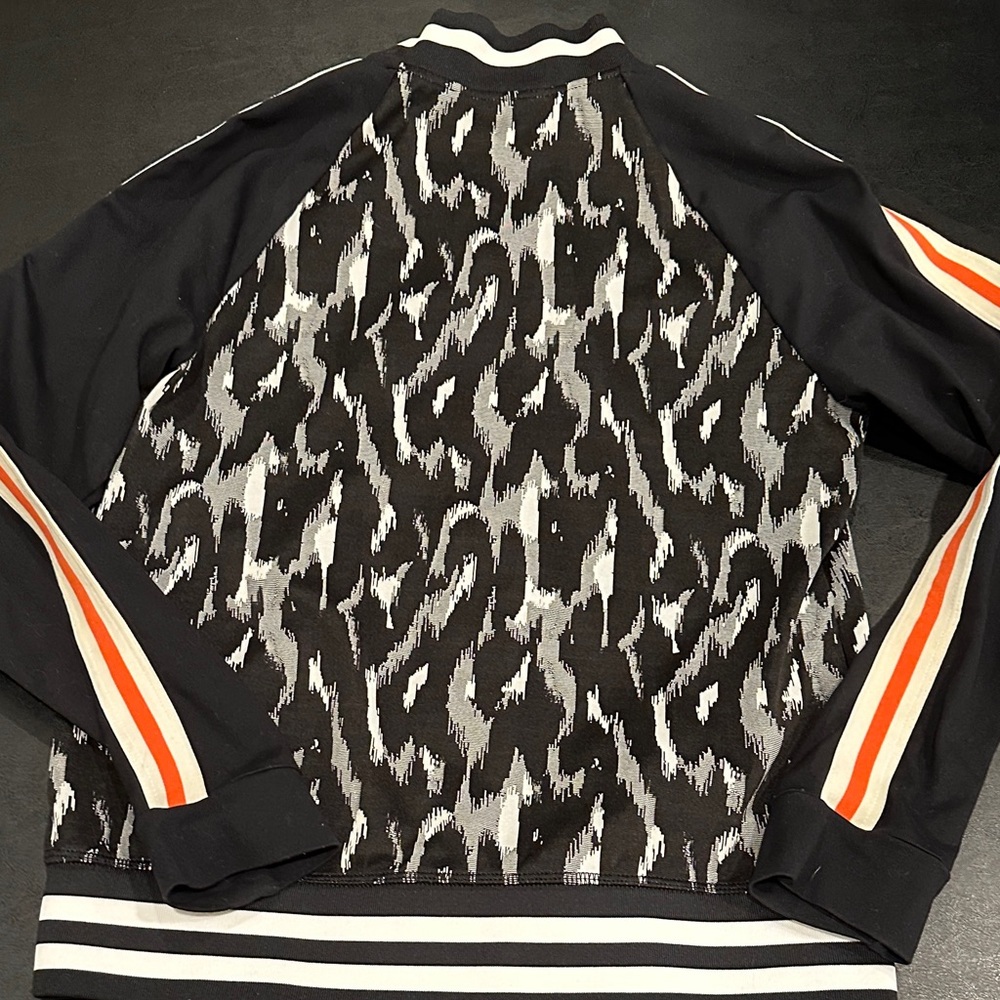 Trina Turk Recreation Leopard Luxe Jaquard Bomber Jacket - Picture 8 of 11